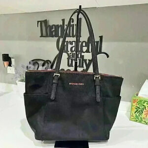 Stunning Michael Kors Medium Black Jet Set Travel Tote Bag